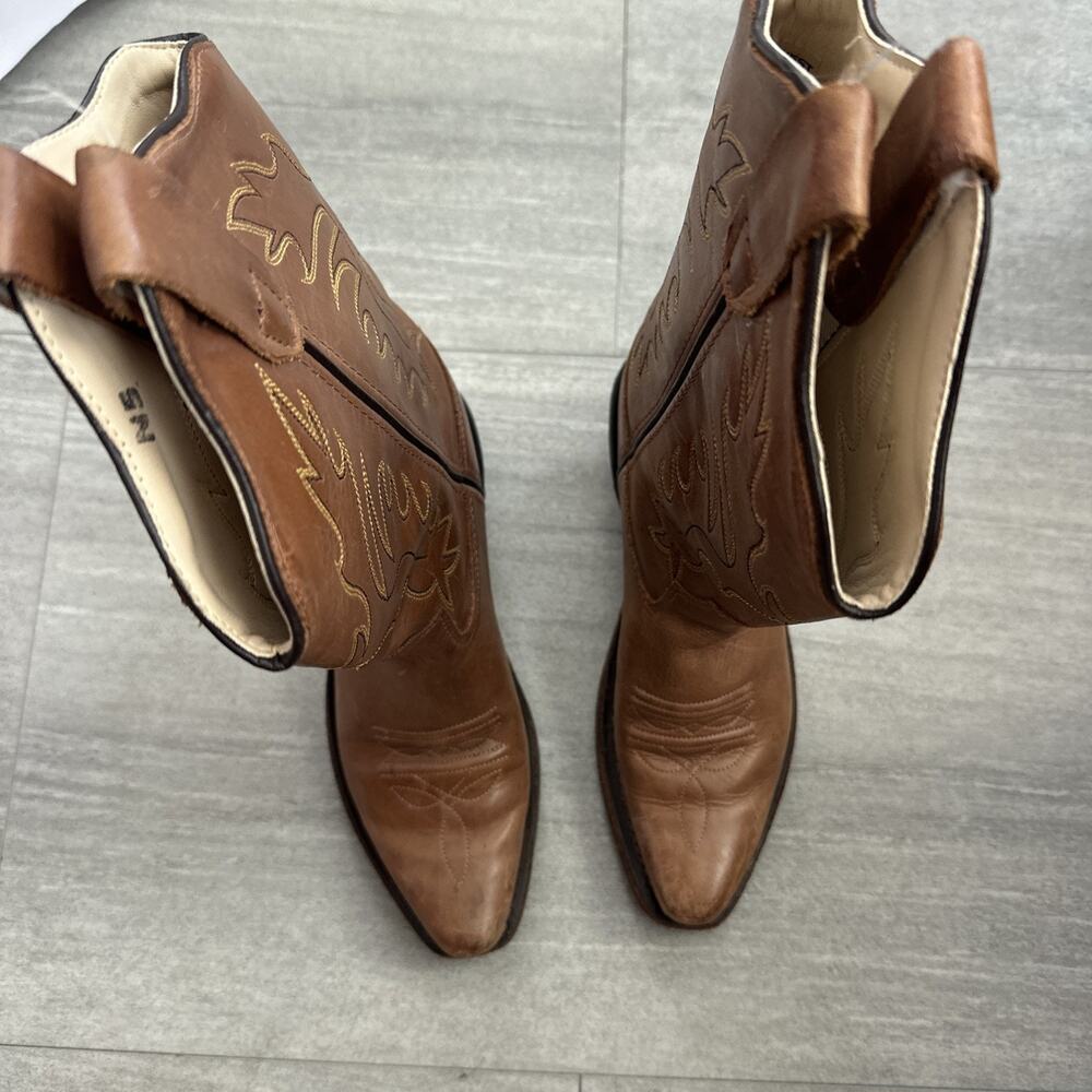 BOYS OLD WEST COWBOY SNIP TOE BROWN BOOTS SIZE 1.5D CF8229 - Picture 2 of 6